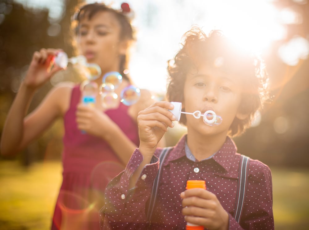 kids-playing-with-bubbles-web